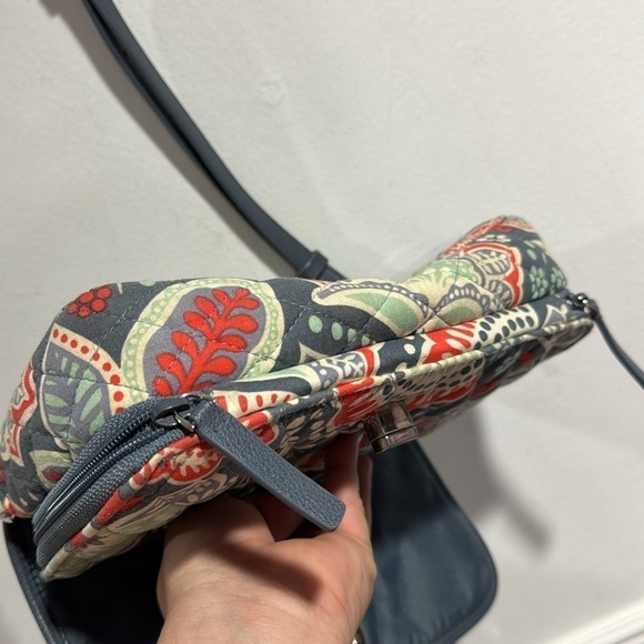 Vera Bradley purse twist lock floral plenty of credit card slots space gray - Picture 6 of 6